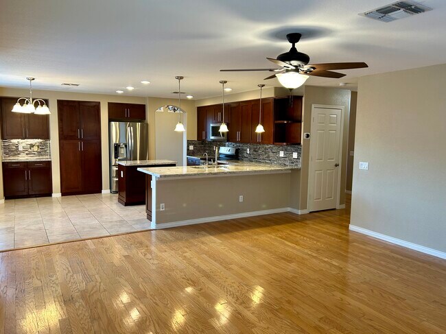 Building Photo - 6875 W Rose Garden Ln