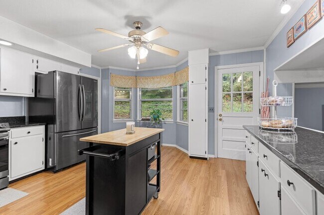 Foto del edificio - 5620 Cold Springs Rd