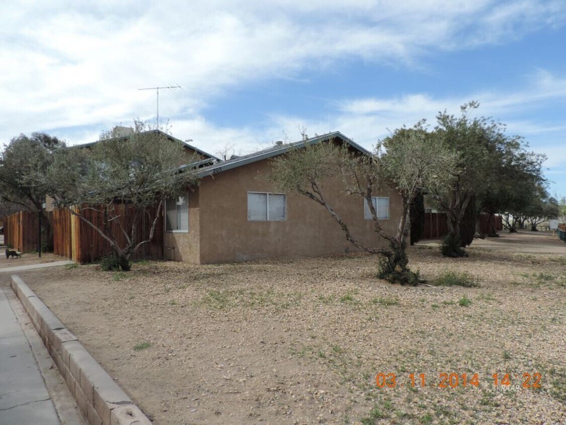205 N Alvord St Unit Place 205 N Alvord St B, Ridgecrest, CA 93555