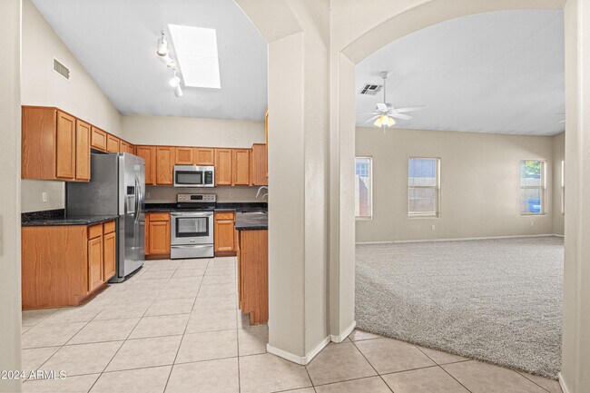 Building Photo - 10806 W Almeria Rd