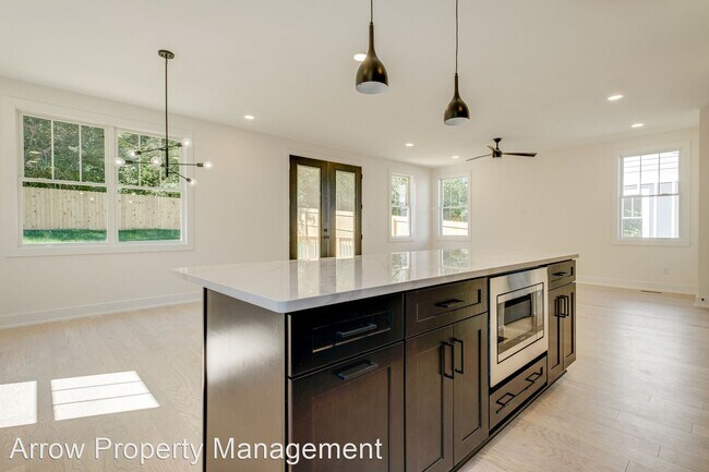 Foto del edificio - 3 br, 3.5 bath House - 338 Ewing Drive