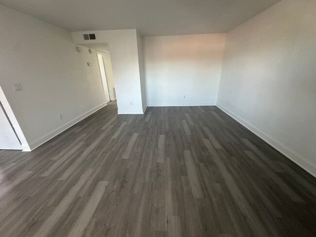 Building Photo - 1948 Country Club Ct