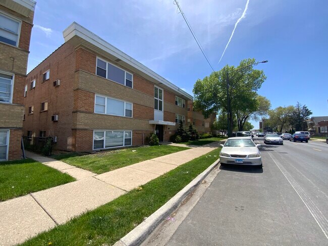 Building Photo - 3737 N Harlem Ave