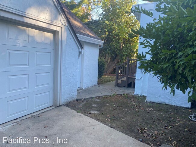 Foto del edificio - 2 br, 1 bath House - 2773 Land Park Drive