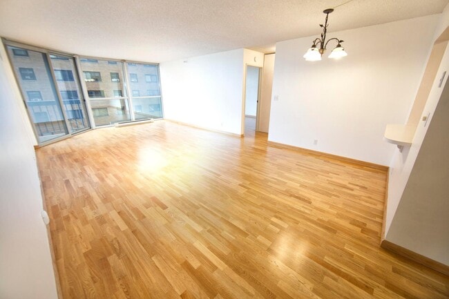 Foto del edificio - 1660 N Prospect Ave