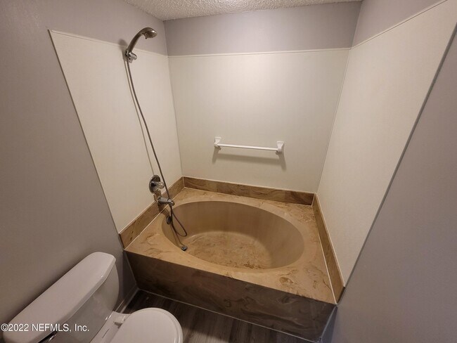 Foto del edificio - 5544 Cabot Dr N