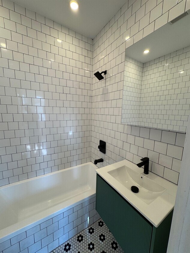 Building Photo - 239 Halladay St