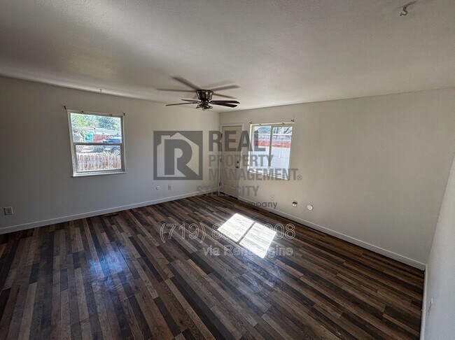 Foto del edificio - 910 E 9th St