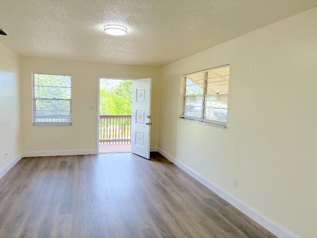 Building Photo - 1334 Lake Bonny Dr W