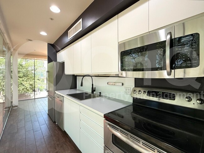 Building Photo - 7047 E Earll Dr