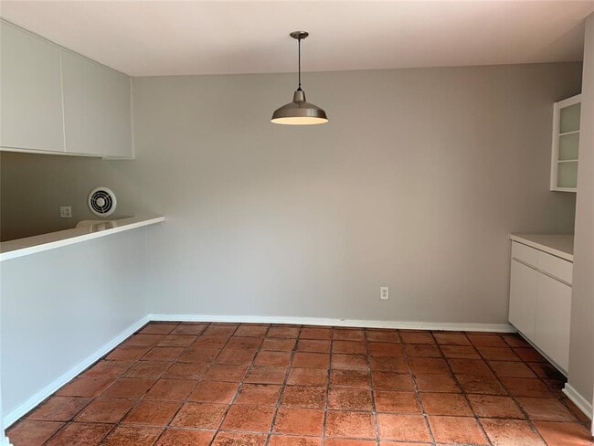 Building Photo - 1808 W 35th St
