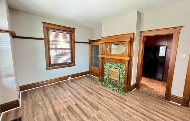 Building Photo - Spacious 4/2 in Carrick with TONS of Charm!