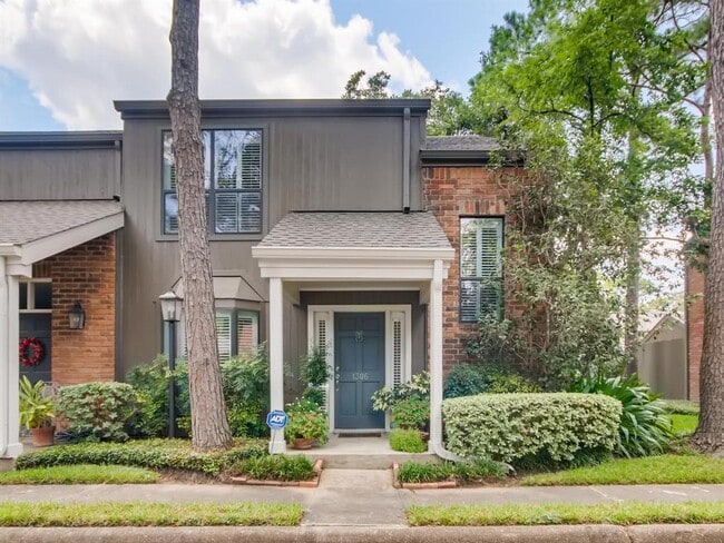Building Photo - 701 Bering Dr
