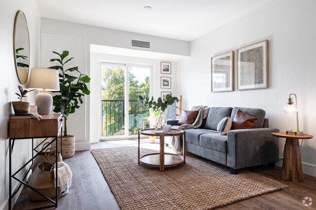 1BD, 1BA - 750SF - 27th Street Crossing