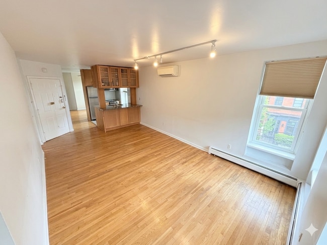Building Photo - 278 Monmouth St