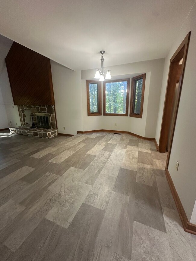 Foto del edificio - 5652 Thea Ln