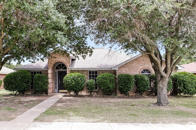 Building Photo - 713 Crenshaw Dr