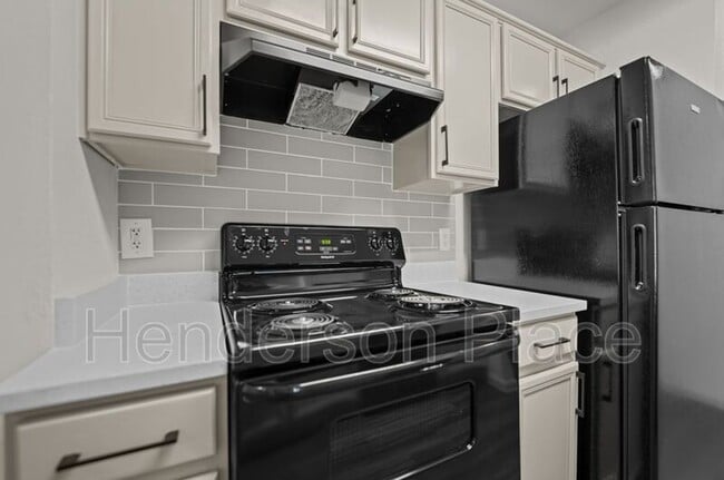 Building Photo - 170 Henderson St