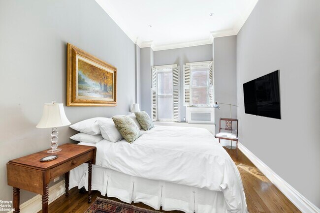 Building Photo - 105 W 78th St