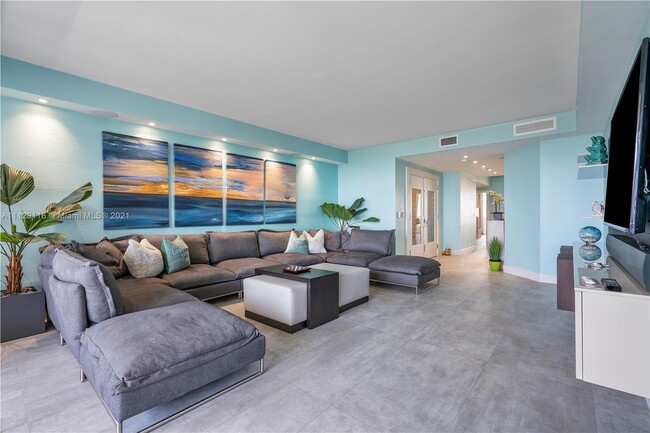 Building Photo - 3100 N Ocean Blvd