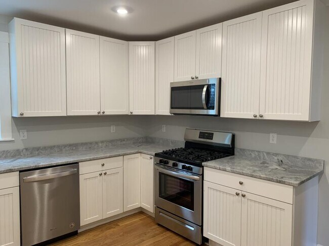 Foto del edificio - 4.0 bedroom in Somerville Massachusetts 02140