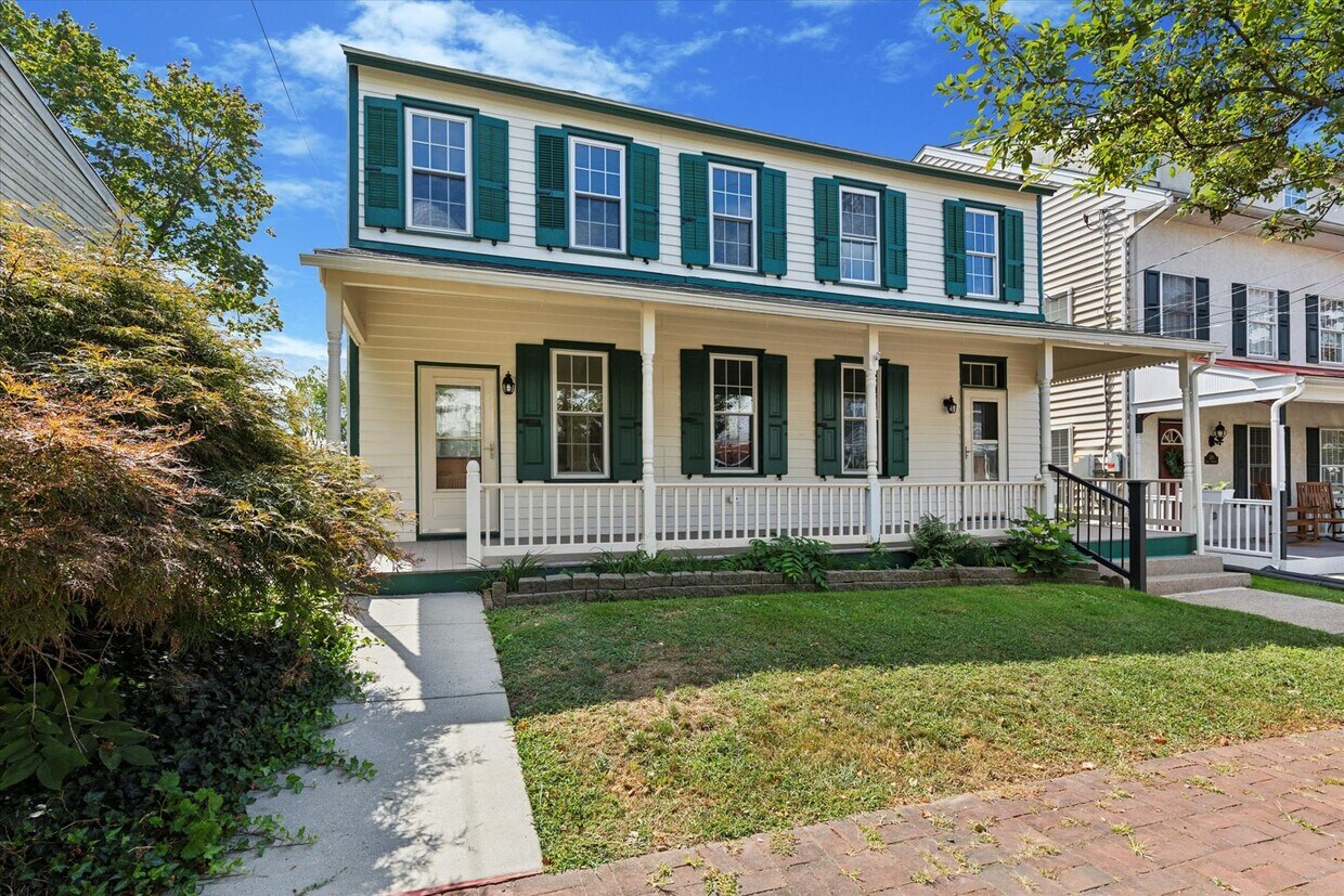 Primary Photo - 1324 W Strasburg Rd