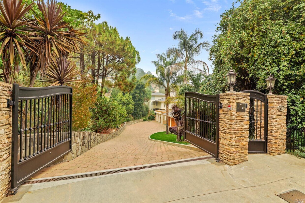 Primary Photo - 94 Mt Tiburon Rd