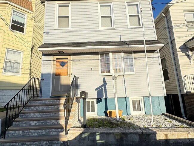 Foto del edificio - 516 Forest St