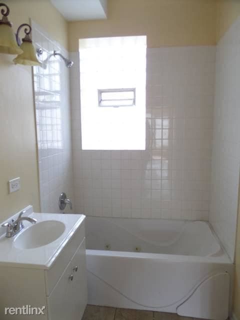 Building Photo - 600 E Marquette Rd