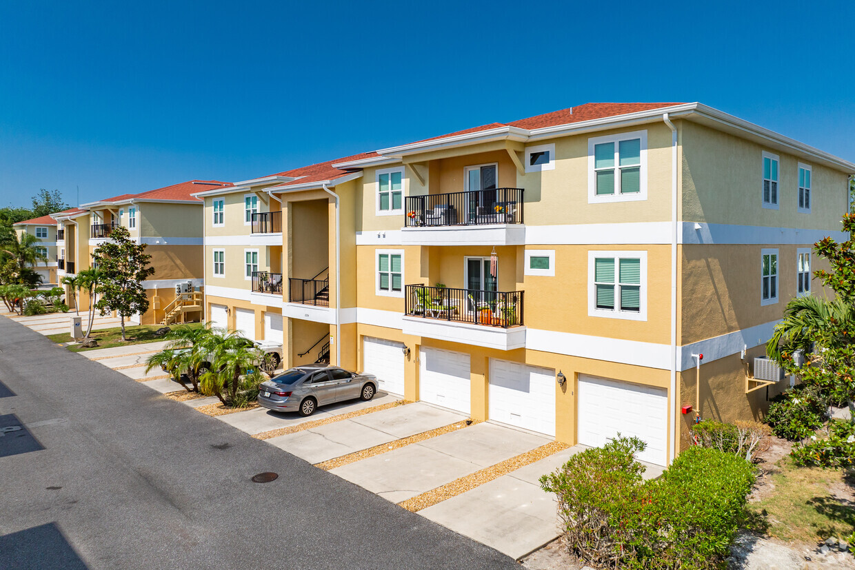 6421 Banyan BLVD New Port Richey, FL - Regency Palms Condominiums