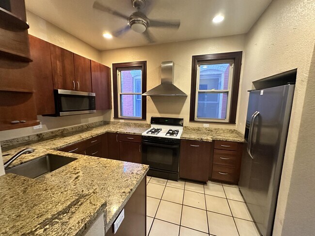 Foto del edificio - 2065 Emerson St