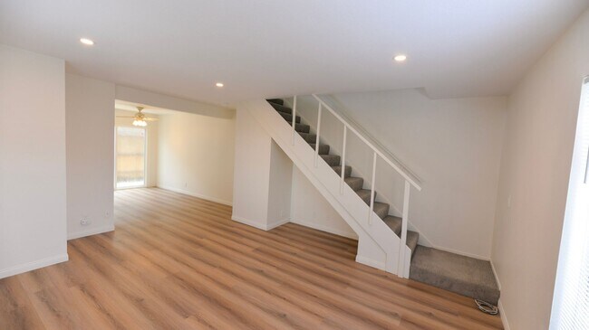 Building Photo - 218 Avenida Rosa