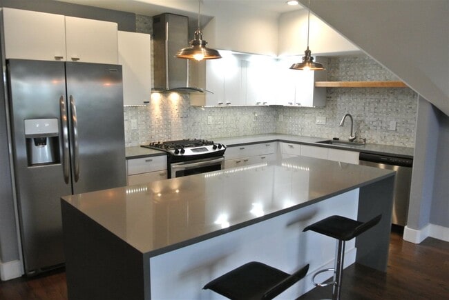 Building Photo - 44 Duer Pl