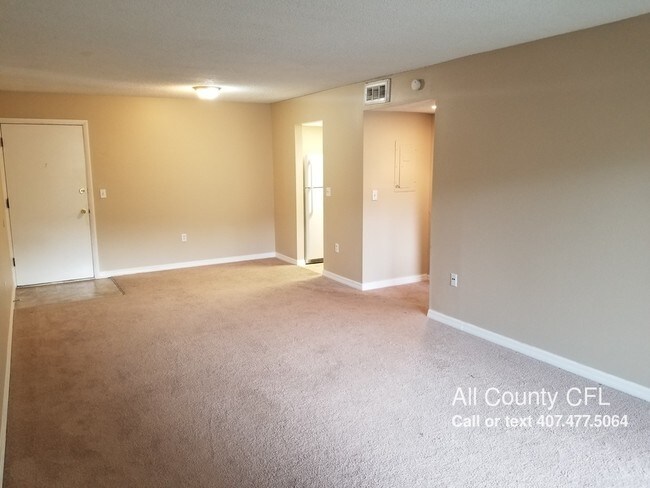 Foto del edificio - 946 Lake Destiny Rd