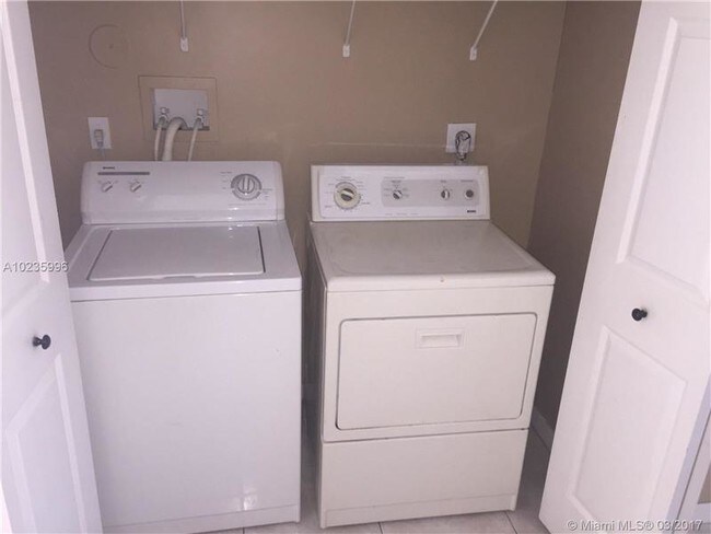 Foto del edificio - 8450 NW 138th Terrace