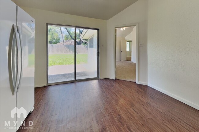 Foto del edificio - 10002 Green Valley Ln