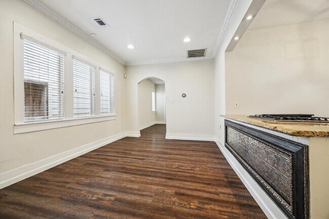 Foto del edificio - 838 W 26th St