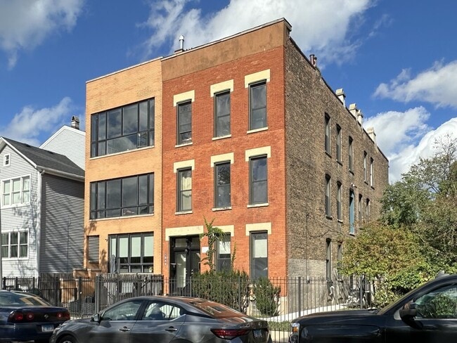 Building Photo - 1322 W Ohio St