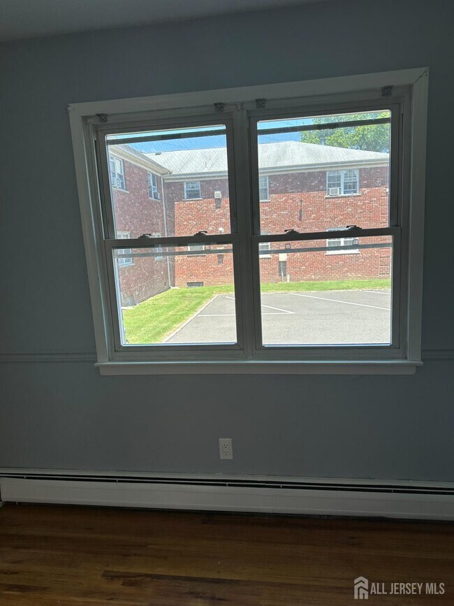 Building Photo - 12 Gramercy Gardens Pl