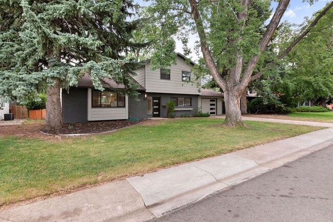 Building Photo - 4 Bedroom completely remodeled home in For...