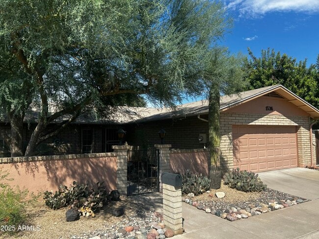 Building Photo - 1536 W Glenn Dr