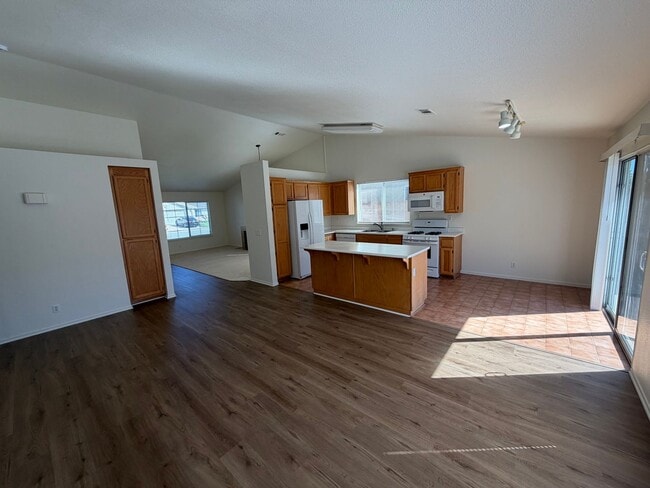 Building Photo - 1424 Via Rosa