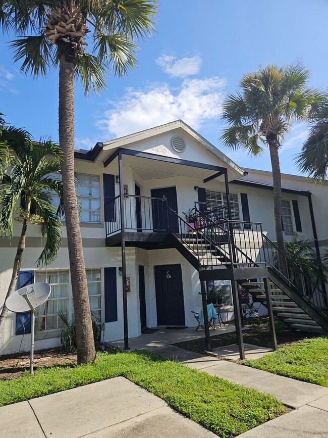Building Photo - 3651 N Goldenrod Rd