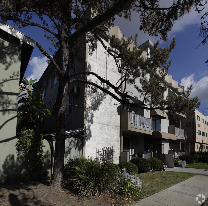 Building Photo - Oxnard Apartments