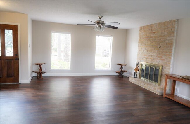 Building Photo - 10819 Sagerock Dr
