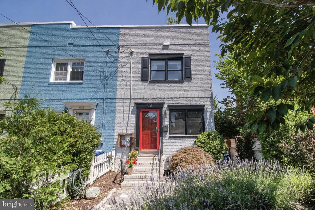 Foto principal - 801 Bernard St