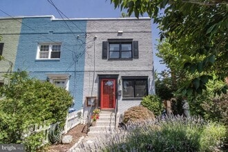 Building Photo - 801 Bernard St