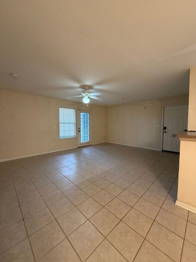 Foto del edificio - Spacious 1B/1B Unfurnished Condo near Beach in the Heart of Destin!