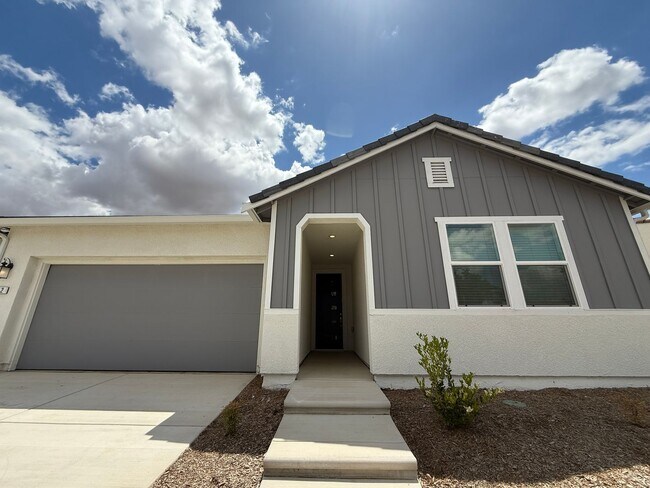 Building Photo - Brand new 3 bedroom, 2 bathroom home locat...