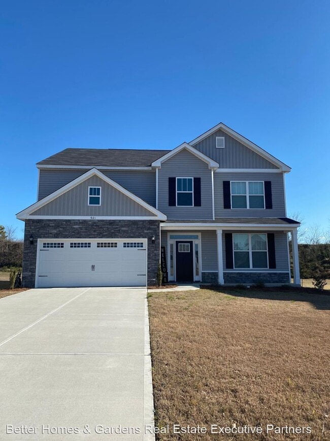 Building Photo - 5 br, 3 bath House - 921 Burlington Drive
